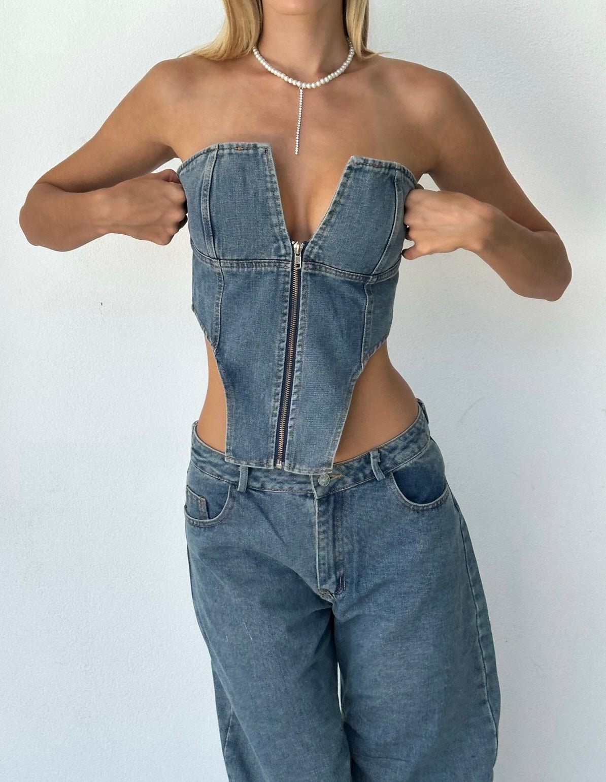 APRIL SUIT